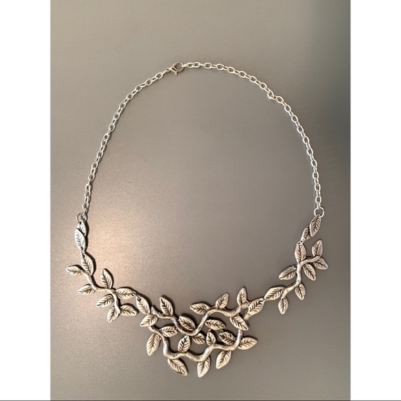 Jewelry - “New”Leaves Choker Style Necklace